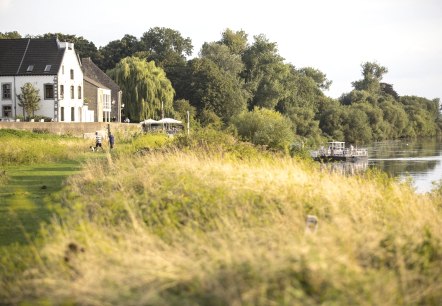 Fietsen langs de Maas, © Visit Zuid Limburg Fietsen langs de Maas, © Visit Zuid Limburg