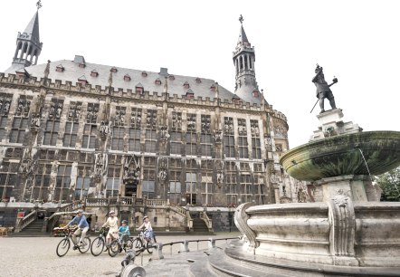 Radfaher am Aachener Rathaus, © vennbahn.eu Radfaher am Aachener Rathaus, © vennbahn.eu