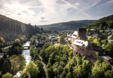 Heimbach / Eifel mit Burg Hengebach, © Grünmetropole e.V. Heimbach / Eifel mit Burg Hengebach, © Grünmetropole e.V.