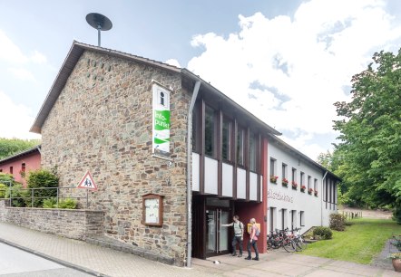 Heilsteinhaus und Nationalpark Infopunkt Einruhr, © Eifel Tourismus GmbH, ARr-shapefruit AG