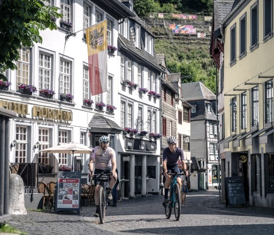 Gravelbiker in Monschau, © StädteRegion Aachen