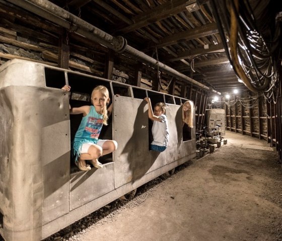 Children in the mining tunnel, © Dominik Ketz