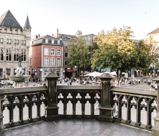 Marktplatz Aachen von Rathaustreppen, © Hannah Gatzweiler