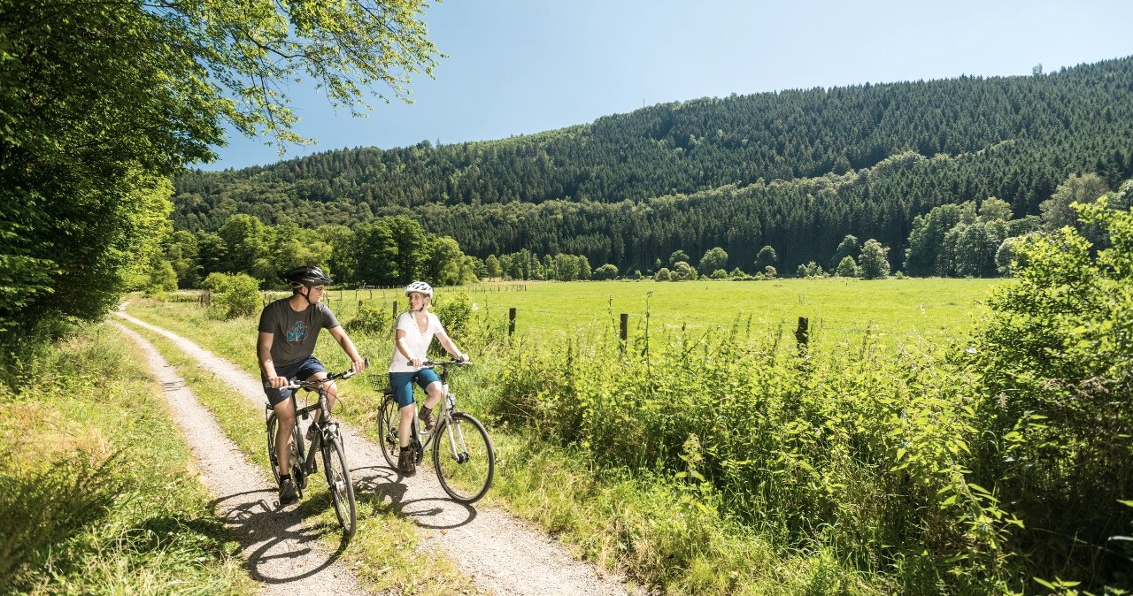 Radfahrer auf der Eifel-Höhen-Route, © StädteRegion Aachen