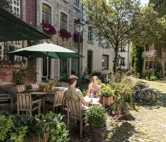 Verweilen im historischen Ortskern Kornelimünster, © StädteRegion Aachen