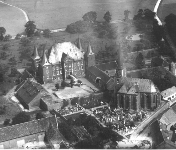 Kommende Siersdorf Historisches Luftbild, © Entwicklungsgesellschaft indeland GmbH