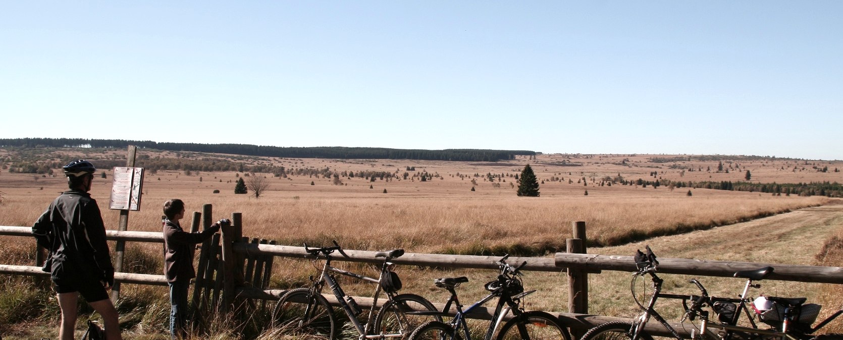 Fahrradfahren im hohen Venn, © Tourismusagentur Ostbelgien