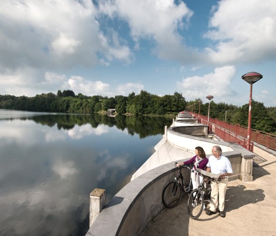 Radfaher am See Bütgenbach, © vennbahn.eu