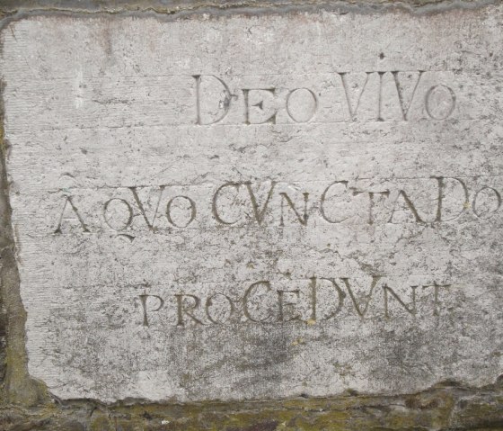 Lateinische Inschrift der Sauermühle, © outdooractive