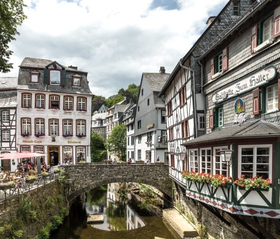 Many bridges cross the Rur in Monschau, © Eifel Tourismus GmbH, Dominik Ketz