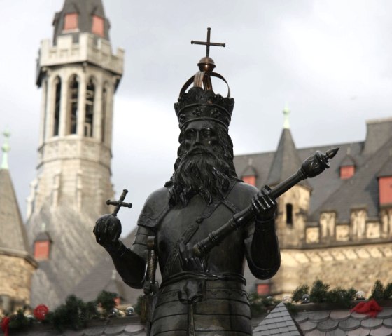 Karlsbrunnen vor dem Rathaus, © Archiv der StädteRegion Aachen