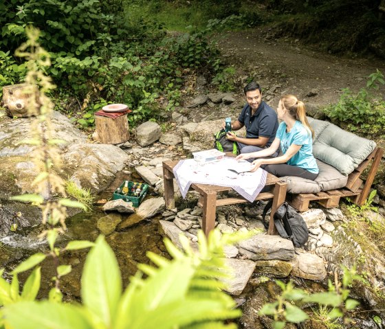 Sitzgelegenheit bei der Ölmühle, © Eifel Tourismus GmbH, Dominik Ketz