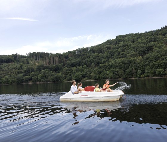 Tretbootfahren auf dem Obersee, © Eifel Tourismus GmbH, Tobias Vollmer