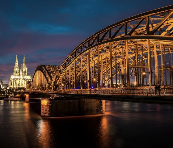 Der Kölner Dom am Rheinufer, © pixabay.com