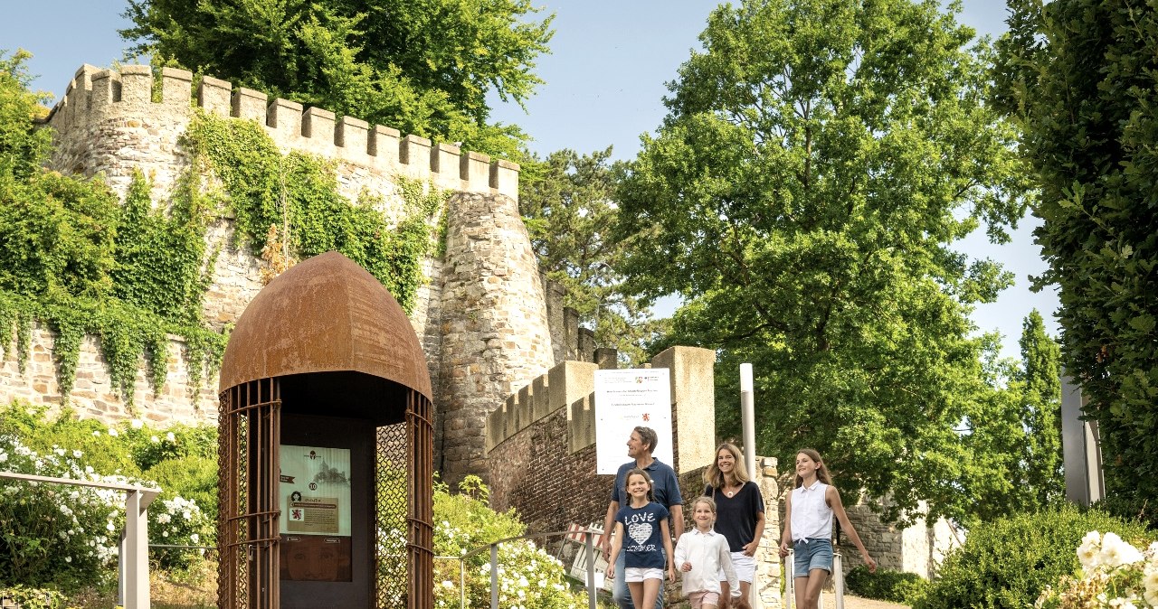 Ritterhelm an Burg Rode, © StädteRegion Aachen