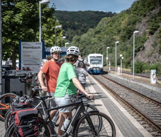 Zurück zum Start der Radtour geht es mit der Bahn ab Heimbach, © Eifel Tourismus GmbH, Dennis Stratmann