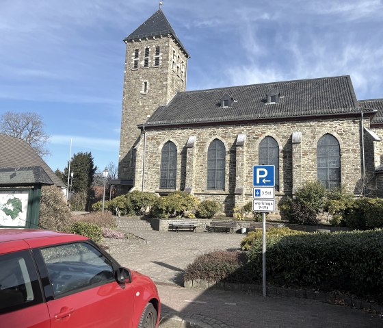 Wanderparkplatz Kirche Kesternich, © Rursee-Touristik GmbH