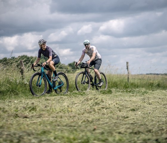 Gravelbiker in Eifellandschaft, © StädteRegion Aachen