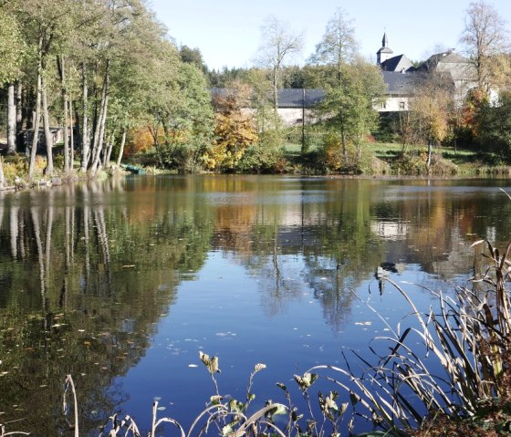 Kloster Reichenstein mit Fischweiher, © Tourismusagentur Ostbelgien