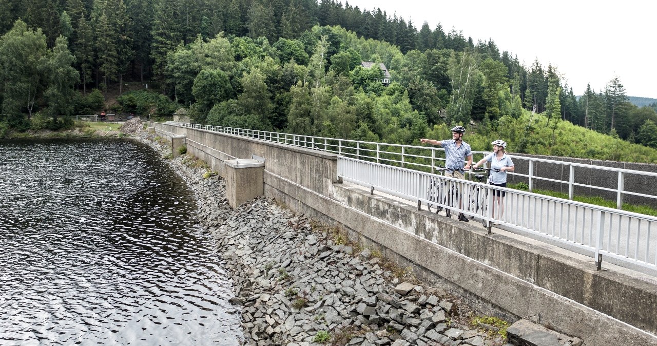 Radfahrer an Kalltalsperre, © StädteRegion Aachen