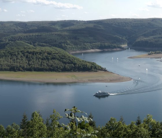 The Eifel-Höhen-Route cycle tour leads along the banks of the Rursee, © Eifel Tourismus GmbH/P. Jacob
