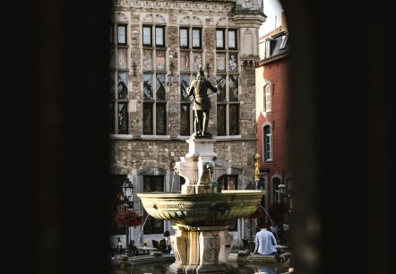 Karlsbrunnen Aachen von Rathaustreppen, © Hannah Gatzweiler