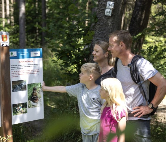 Myths and customs on the Kaiser Karl Trail, © Eifel Tourismus GmbH_Tobias Vollmer