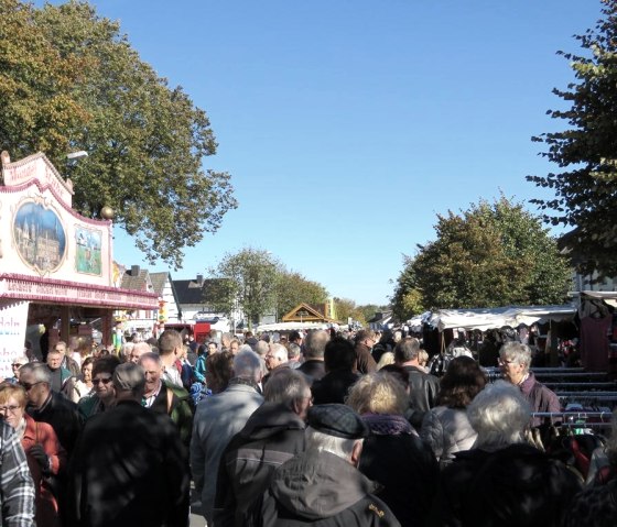 Besucher Simmerather Markt, © Rursee-Touristik GmbH