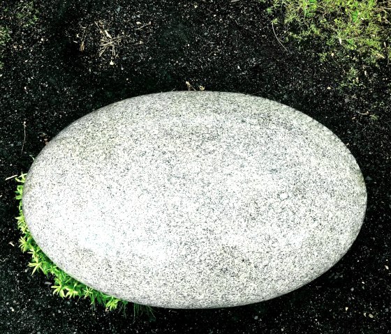 Dinosaur eggs - Black & White art installation, © StädteRegion Aachen