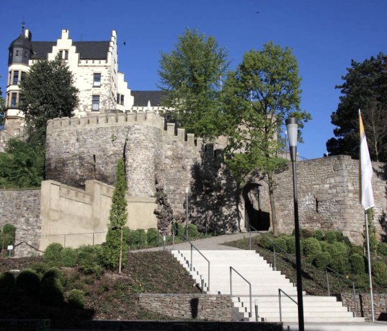 Aufstieg zur Burg, © Peter Wery