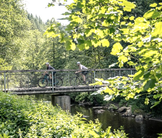 Gravelbiker Rur bei Monschau, © StädteRegion Aachen