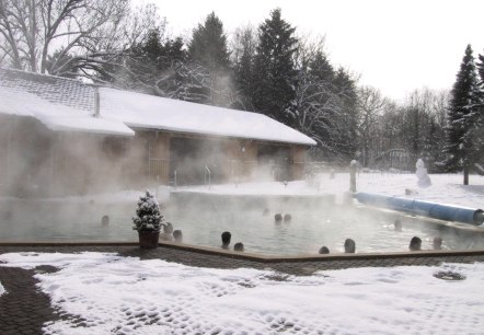 Roetgen Therme Außenpool im Winter, © Roetgen Therme / Hotel am Eifelsteig