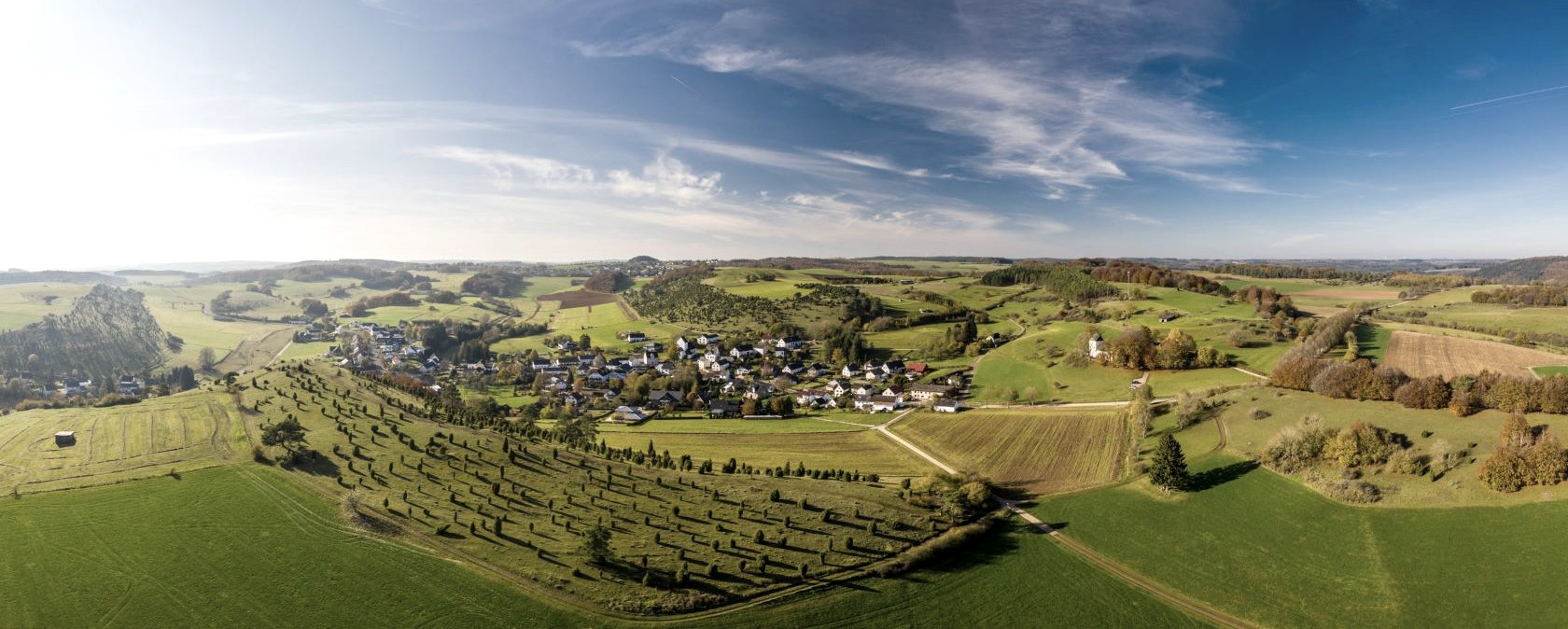 Blick auf den Kalvarienberg und Alendorf an Eifelsteig-Etappe 7, © Eifel Tourismus GmbH, D. Ketz