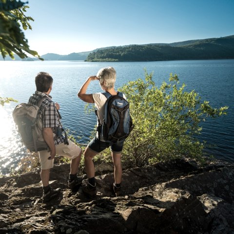 Hikers at the Rursee, © StädteRegion Aachen