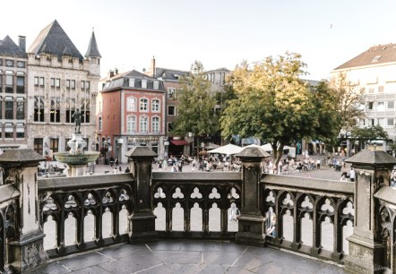 Marktplatz Aachen von Rathaustreppen, © Hannah Gatzweiler