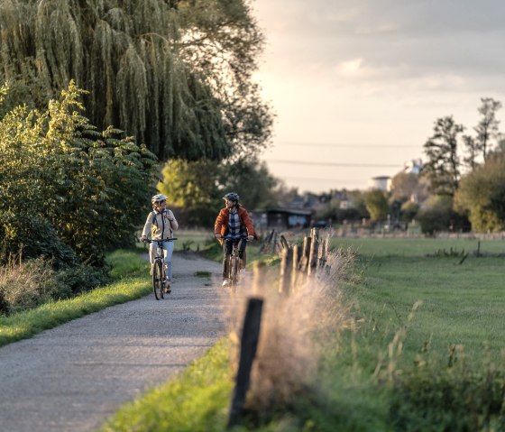 Unterwegs auf dem Rur-Ufer-Radweg, © Copyright: Grünmetropole e.V.