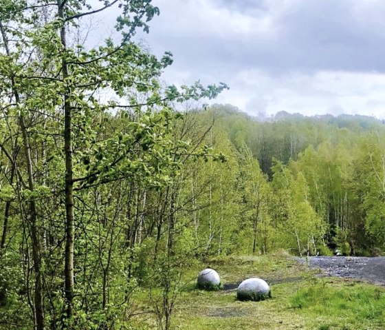 Dinosaur eggs - Black & White art installation, © StädteRegion Aachen