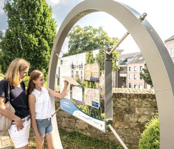 Infotafel an Burg Rode, © StädteRegion Aachen