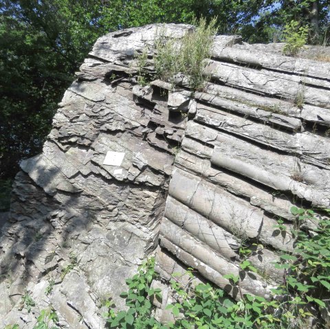 Mullion-Struktur-Felsen (1), © Rursee-Touristik Gmbh