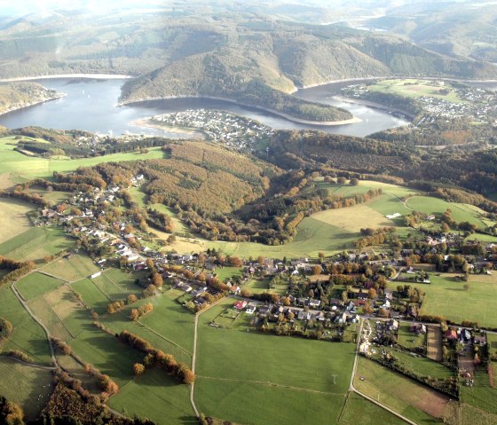 Eifelortschaften Hechelscheid und Woffelsbach vor der Kulisse des Nationalparks Eifel, © Gemeinde Simmerath