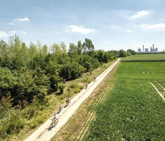 Radweg und Kraftwerk Weißweiler, © StädteRegion Aachen