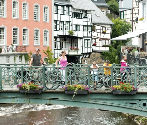 Radfahrer in Monschau, © vennbahn.eu