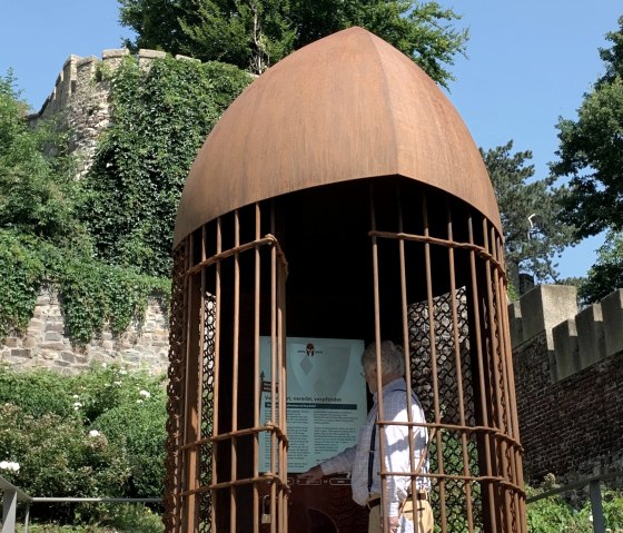 interaktiver Ritterhelm bei Burg Rode, © StädteRegion Aachen