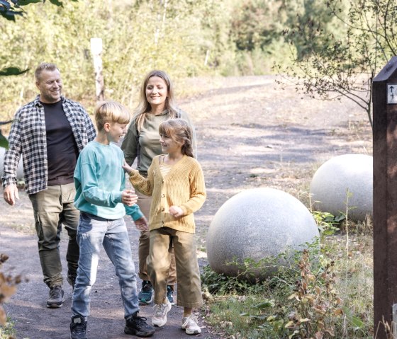 Dinosaur eggs at the lime dump, © Eifel Tourismus GmbH