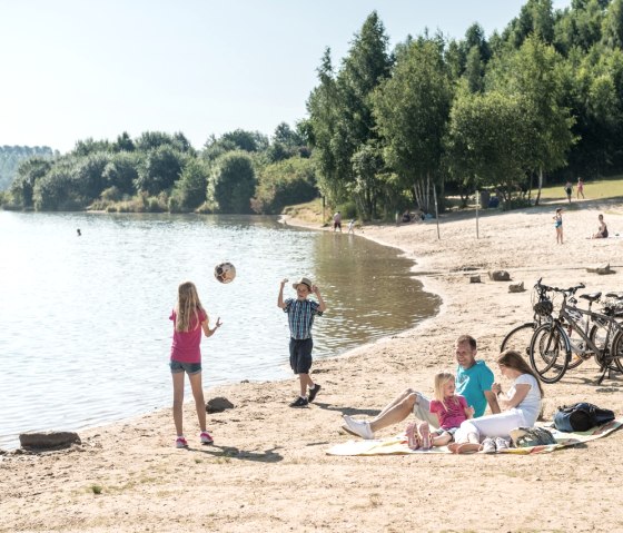 Family outing to Blaustein Lake, © StädteRegion Aachen