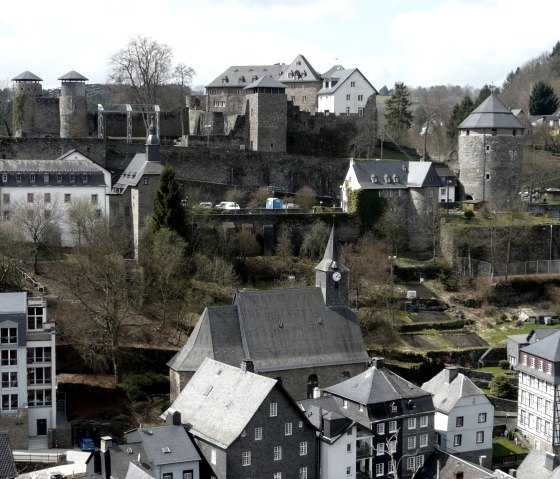 Burg und Schiefermeer, © Bernd Läufer