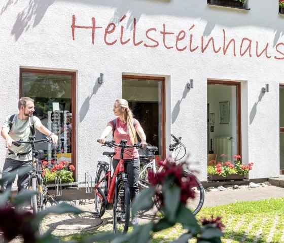 Pedelecverleih am Heilsteinhaus, © Eifel Tourismus GmbH, AR-shapefruit AG