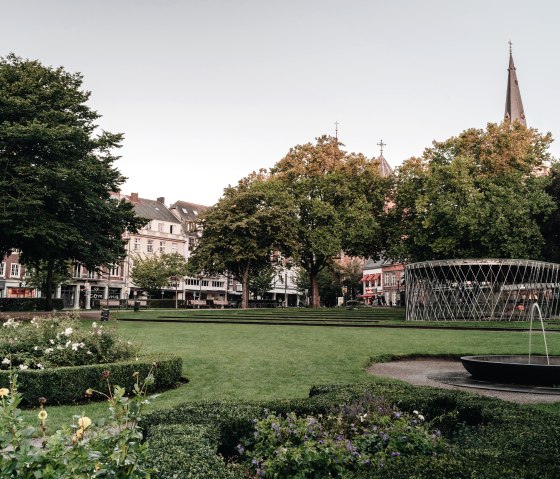 Elisengarten Aachen mit Archäologischer Vitrine, © Tom Tietz