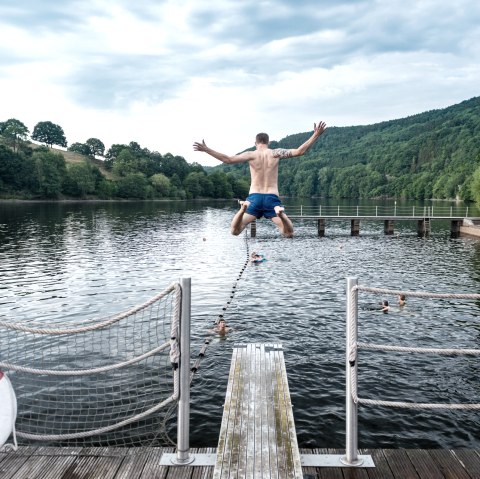 Naturerlebnisbad Einruhr, © Eifel Tourismus GmbH; Foto: Dominik Ketz