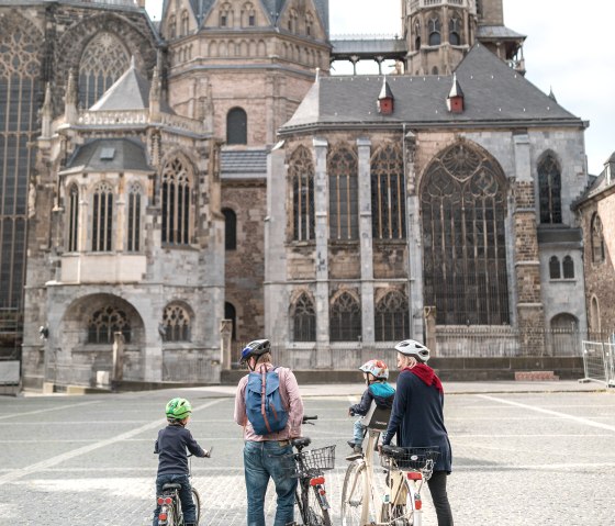 Radfahrer am Dom, © Paul Meixner